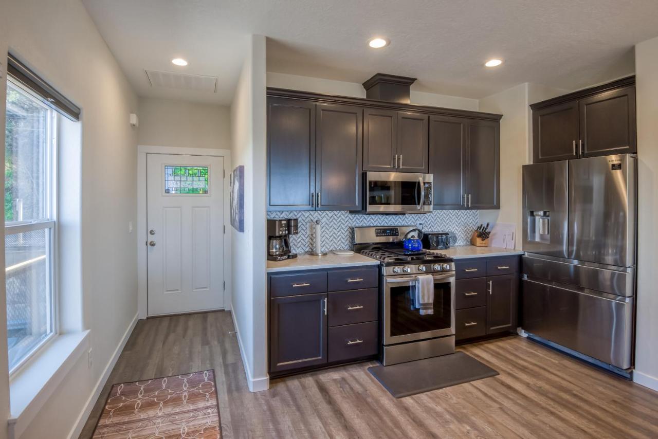Oceanview Townhome - Pet Friendly - Sleeps 6 - King Depoe Bay Exterior photo